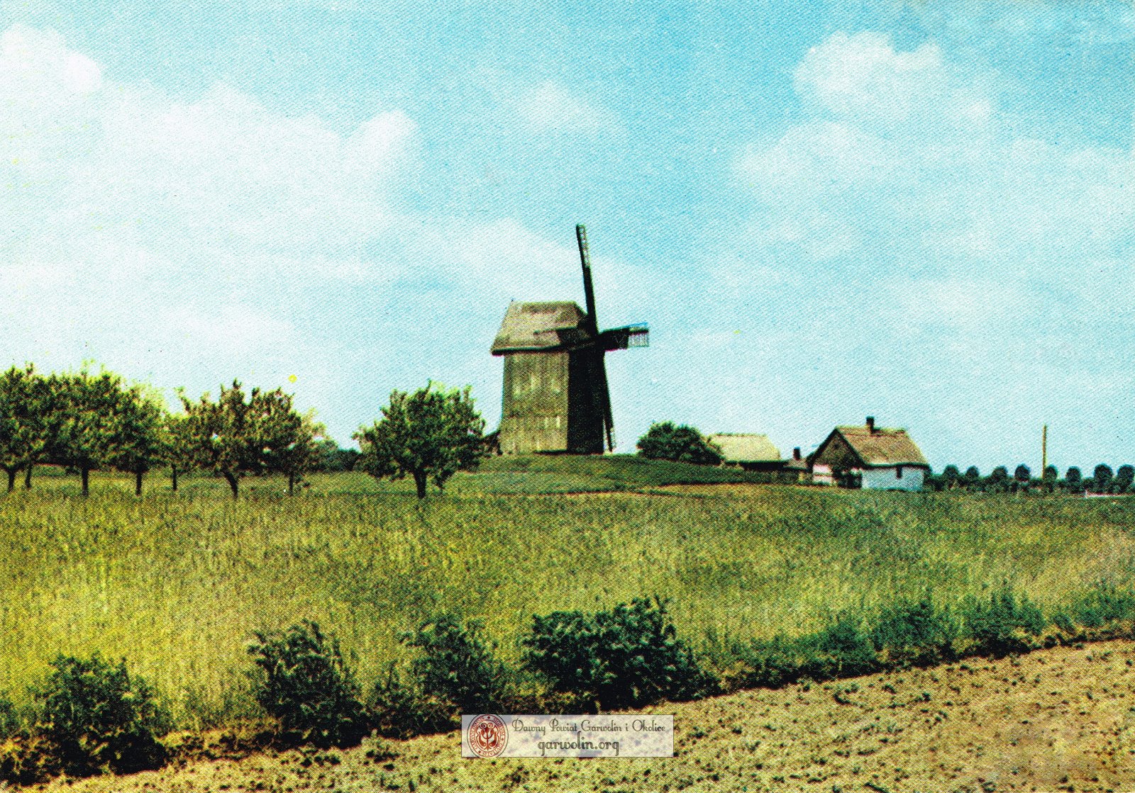 Sobienie Jeziory, krajobraz z wiatrakiem - 1969 rok.