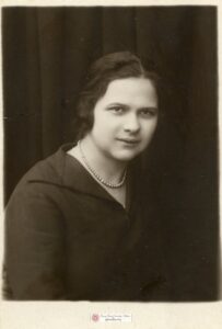 michalik_jolanta-kobieta-nn-korale-guta-1