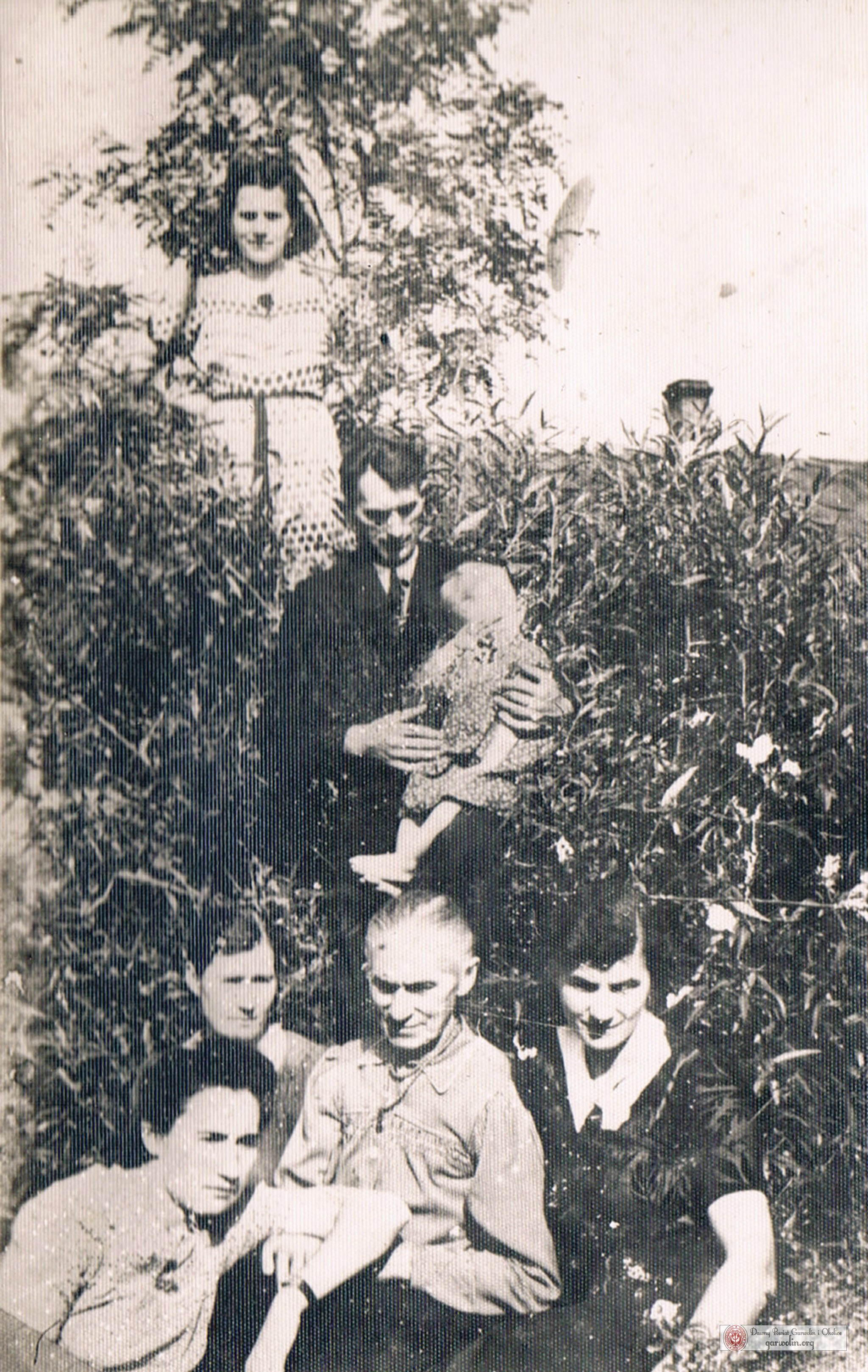 Rodzina Markowskich z Wanat latem 1943 roku